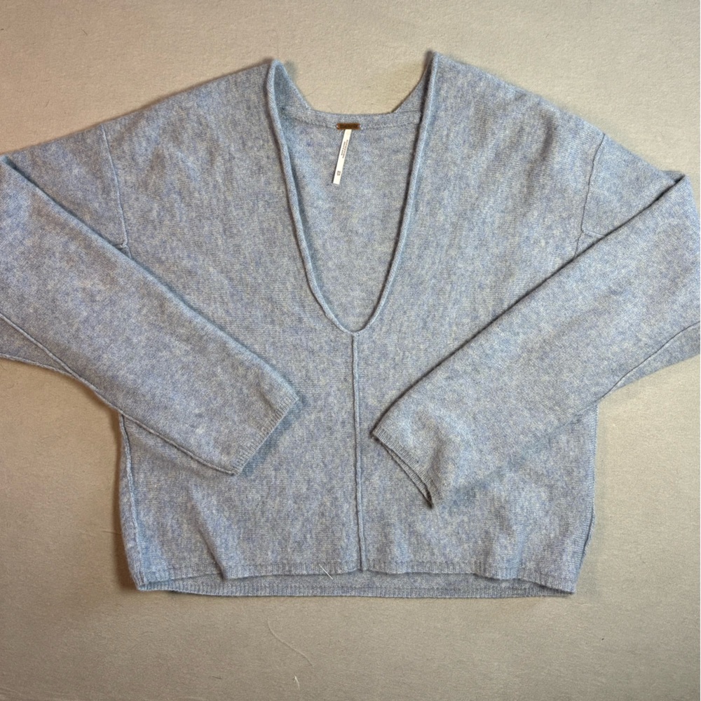 Free People Cashmere Sweater Deep V Pull Over Size XS Luxury Casual Blue